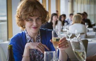 诺米走红不忘家乡小涵娱乐吃瓜,小涵娱乐吃瓜见证友谊